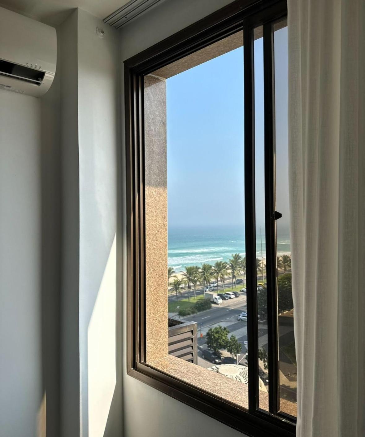 Lindo Apto No Lugar Da Barra Da Tijuca! Com Uma Vista De Tirar O Folego, Frente O Mar! Totalmente Equipado E Decorado Ao Lado Dos Melhores E Quiosques Da Barra! Portaria 24h, Piscina, Sauna, Jacuzzi, Academia, Garagem, Wi-fi, Lavan Appartement Rio de Janeiro