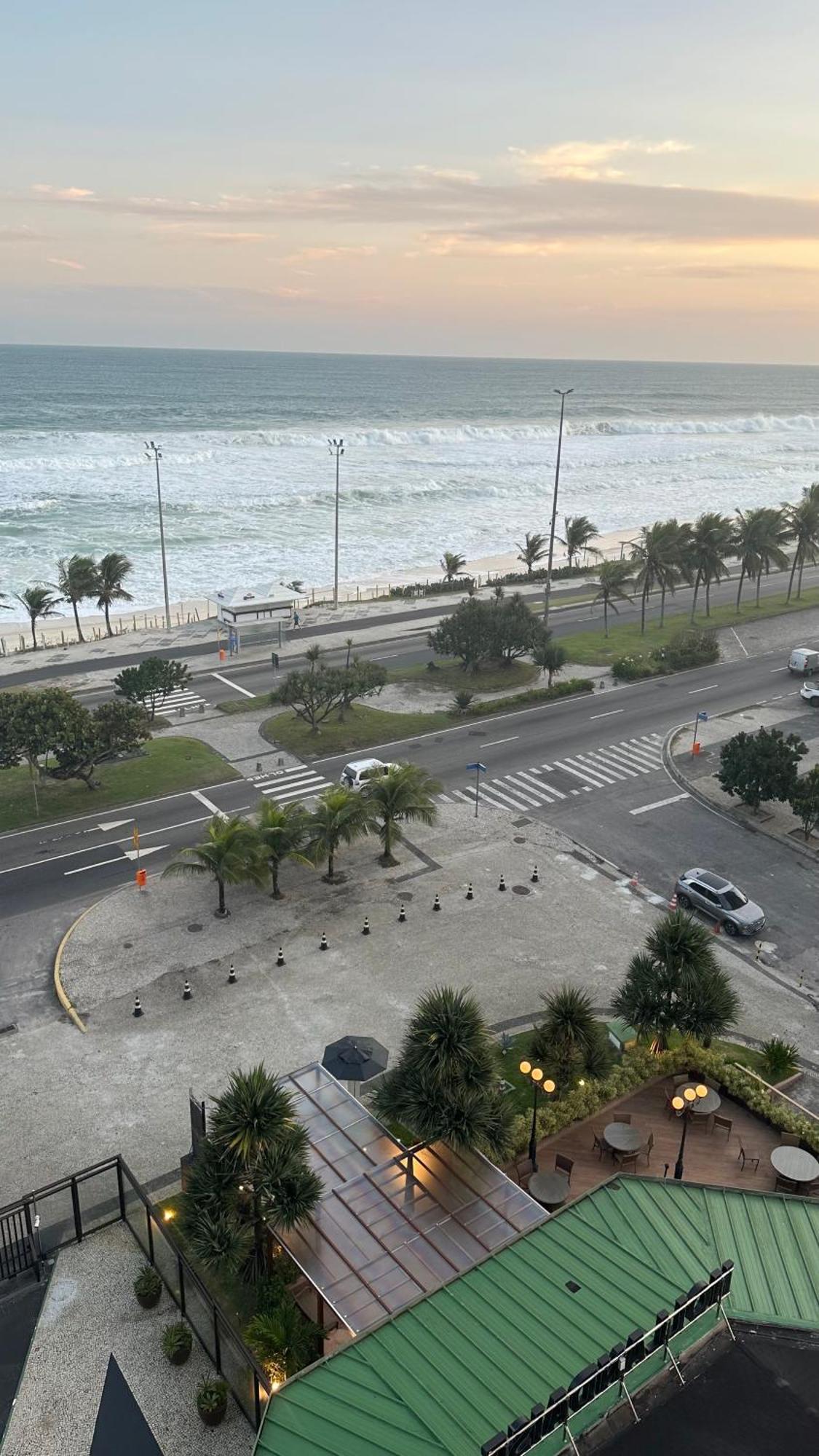 Lindo Apto No Lugar Da Barra Da Tijuca! Com Uma Vista De Tirar O Folego, Frente O Mar! Totalmente Equipado E Decorado Ao Lado Dos Melhores E Quiosques Da Barra! Portaria 24h, Piscina, Sauna, Jacuzzi, Academia, Garagem, Wi-fi, Lavan Appartement