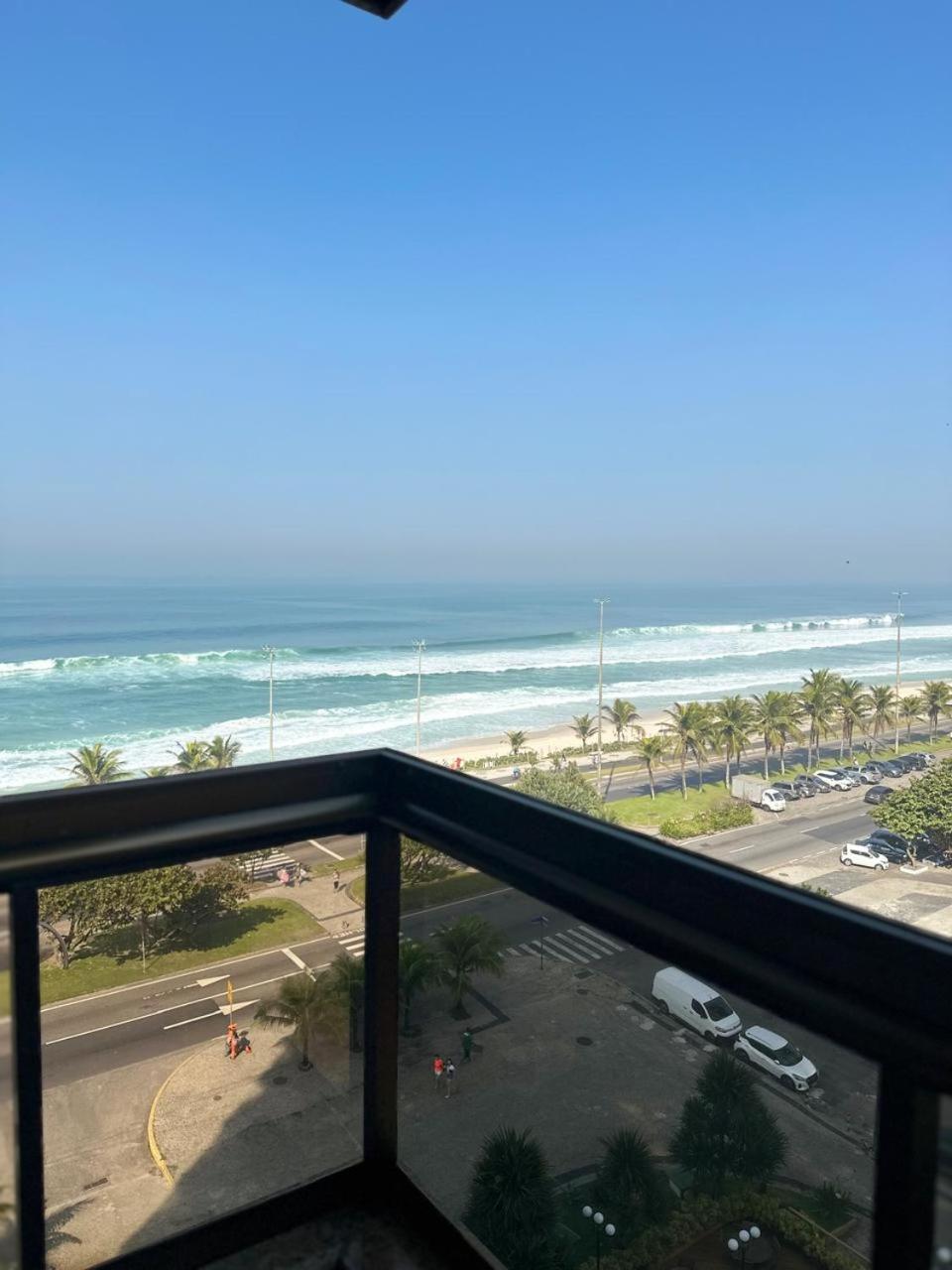 Lindo Apto No Lugar Da Barra Da Tijuca! Com Uma Vista De Tirar O Folego, Frente O Mar! Totalmente Equipado E Decorado Ao Lado Dos Melhores E Quiosques Da Barra! Portaria 24h, Piscina, Sauna, Jacuzzi, Academia, Garagem, Wi-fi, Lavan Appartement Rio de Janeiro